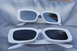 Burberry Lente Semi Ovalado thumbnail 1