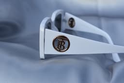 Burberry Lente Semi Ovalado thumbnail 2