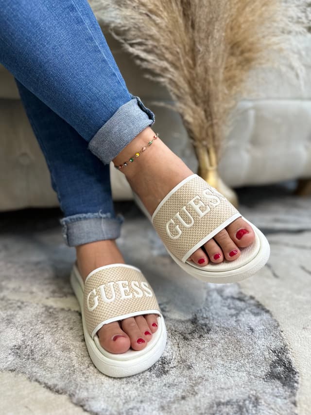 Sandalia Guess