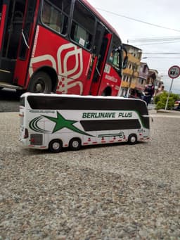 Bus Berlinas De Un Piso Y De Dos Pisos thumbnail 1